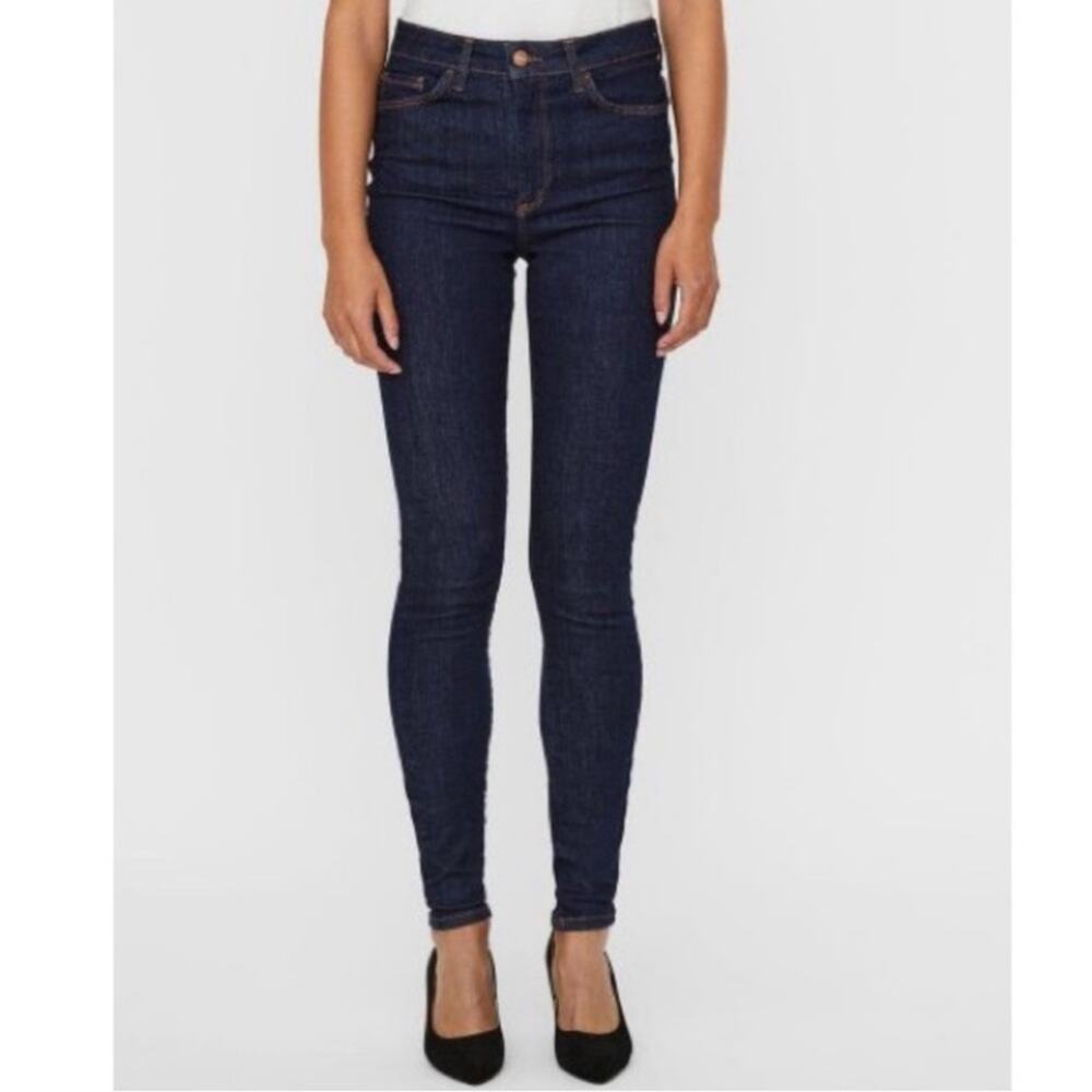 BOGO Vero Moda Aware Jeans Size
26 New $112